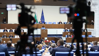 Тържественият първи ден за 51 вото Народно събрание започна с полицейска