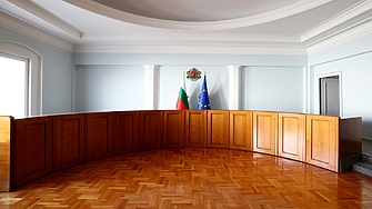 Денят понеделик бе като съревнование кой пръв ще обяви