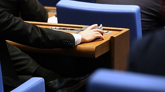 На първото си заседание след като си избра председател парламентът създаде