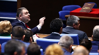 Точно в 10 17 часа на 11 11 2024 г депутатите от ДПС