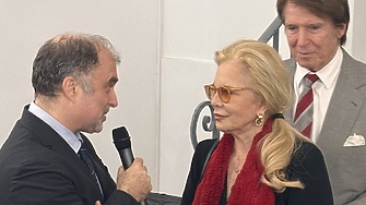 Служебният министър на културата Найден Тодоров награди френската звезда с български