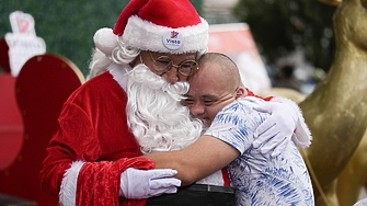 Дядо Коледа е плъзнал навсякъде по света по въздух