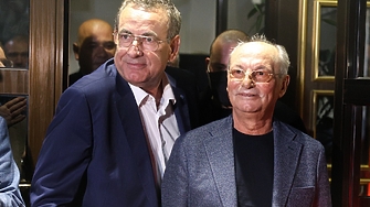 Движението за права и свободи по точно крилото около почетния председател