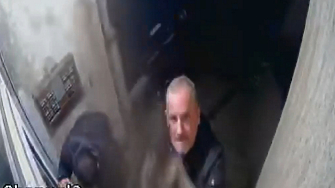 С чук нож и дори чадър Двама мъже унищожиха кабели и