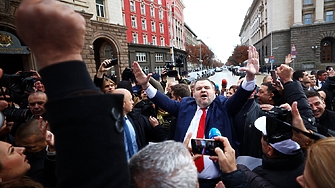 Управлението на четворната коалиция 3 1 ГЕРБ БСП ИТН ДПС Доган стартира с ясно очертани активи