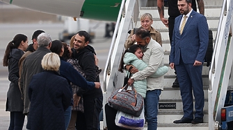 Задържаните в Йемен двама български моряци капитанът Любомир Чанев