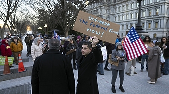 Федерален съдия временно блокира указа на президента Доналд Тръмп с който