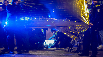 В петък вечерта мъж нападна с нож туристи на Мемориала