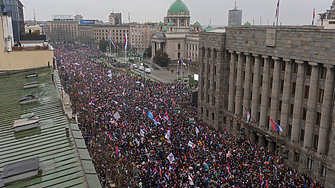 В събота следобед море от хора заля улиците на Белград