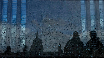 Трима българи бяха признати днес за виновни в лондонски съд за участие