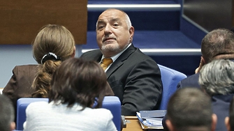 В петък следобед защото няколко часа по късно може да е