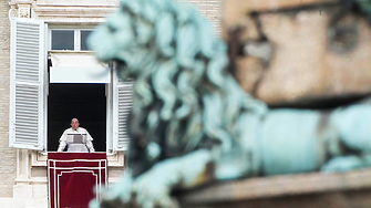 Папа Франциск е получил окуражаващи новини от лекарите си че