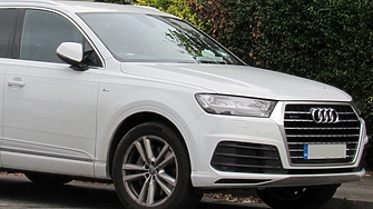 Германският производител на луксозни автомобили Ауди Audi временно спира износа
