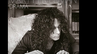 Съвсем дребничкият на ръст китарен ас Марти Фрийдман остави своя