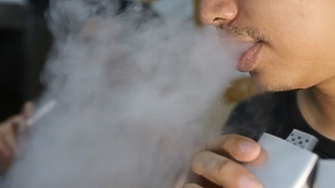 Вейпингът или използването на електронни цигари се рекламира като по безопасна