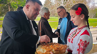 Правителството няма да се меси в скандала с българския европрокурор