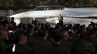 Едва приземил се на българска земя първият български изтребител F 16