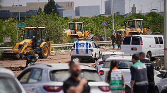 Ракета удари летището в Тел Авив и го извади временно