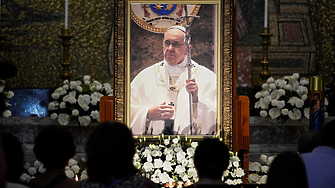 Папа Франциск е починал в резултат на инсулт заради който е