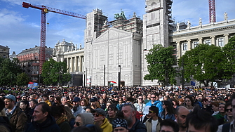 В Будапеща десет хиляди души протестираха вчера срещу законопроект за