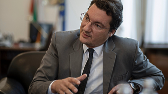 Веднага след като президентът Румен Радев обяви в извънредно обръщение