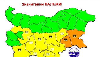 Предупреждение за значителни валежи утре в 11 области от страната