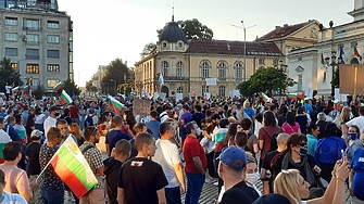 Подозренията че е налице организирана политическа атака по няколко направления