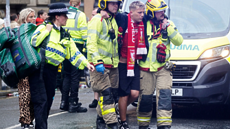 Автомобил се вряза в големия парад в чест на титлата на английския футболен отбор
