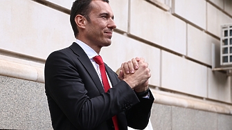 Когато не се обаждаш на Борисов не молиш Пеевски за