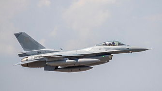 Вторият самолет F 16 Block 70 пристигна в неделя в България съобщиха
