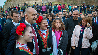 Черната дупка на олигархията поглъща все повече българската политическа система