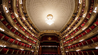 Любителите на операта които са се запътили към Ла Скала