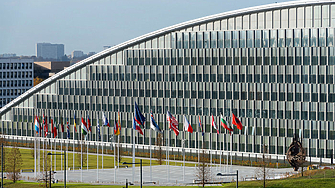 НАТО е изправена пред вътрешни сътресения след като поредица от