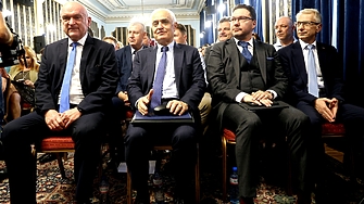 Двама бивши български премиери и двама министри на отбраната включително