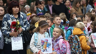 Новата учебна година започва днес в над 2300 училища в