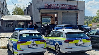 Двама души полицай от сектор Пътна полиция пре ОДМВР Хасково и