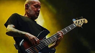 Сам Ривърс басистът и основател на американската ню метъл група Limp