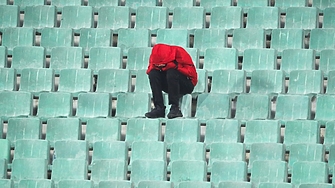 В опит да изпишат вежди управляващите са напът да избодат