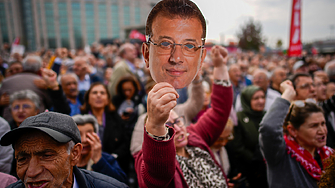 Отстраненият от длъжност кмет на Истанбул Екрем Имамоглу който получи ново