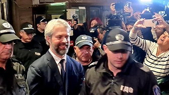 Варненският окръжен съд като първа инстанция постанови изменение на мярката