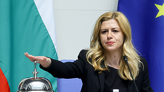 Председателката на Народното събрание Доцова отхвърли критиките че новото парламентарно