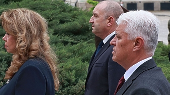 В деветия ден на юни министърът на отбраната Димитър Стоянов
