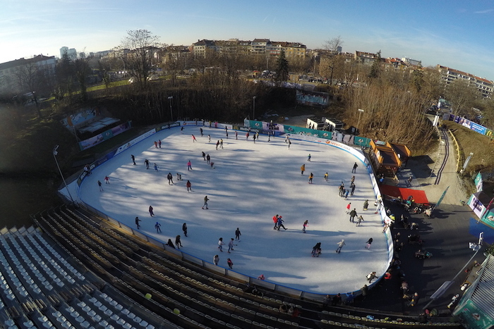 На стадион "Юнак" пак отвори ледена пързалка (СНИМКИ) | Клуб 'Z'