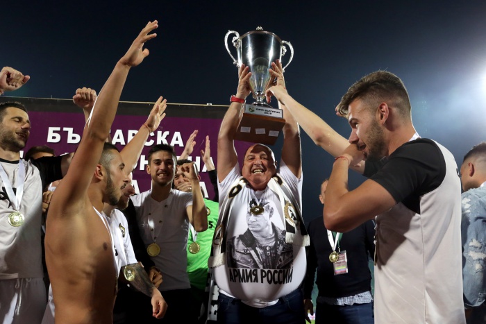 Президентът на Славия Венцеслав Стефанов отново би излязъл с фланелка