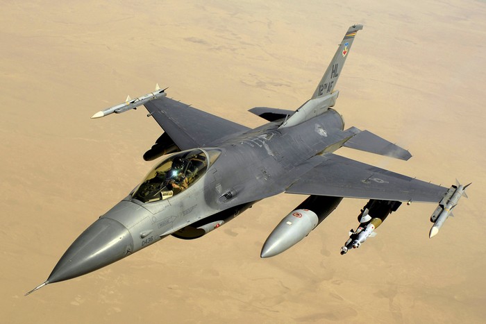 Имаме доста голям напредък за намиране на заместващи F-16 самолети