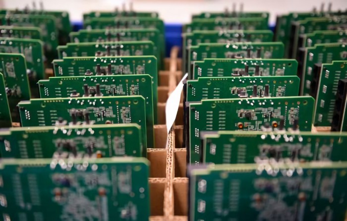 Недостигът на чипове на световните пазари най вероятно ще продължи до