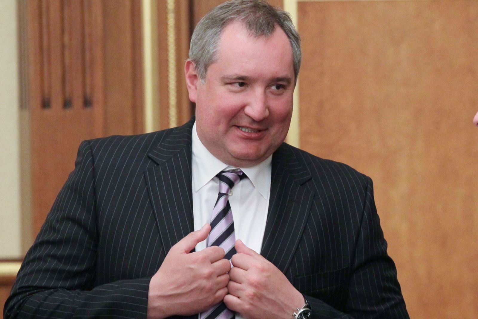 Руският президент Владимир Путин освободи Дмитрий Рогозин от поста председател