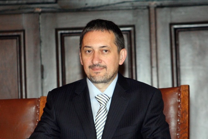 Република Северна Македония трябва да промени политиката си спрямо България