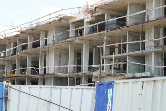 Докато от държавния строителен контрол изпращат съобщения до медиите че