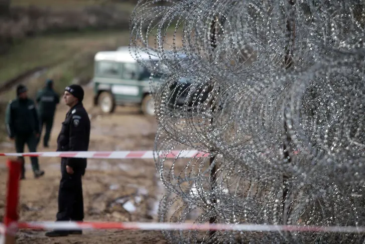Незаконните мигранти в България намаляха с 80% 